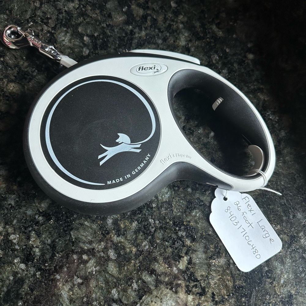 Flexi Black and White Retractable Dog Leash
